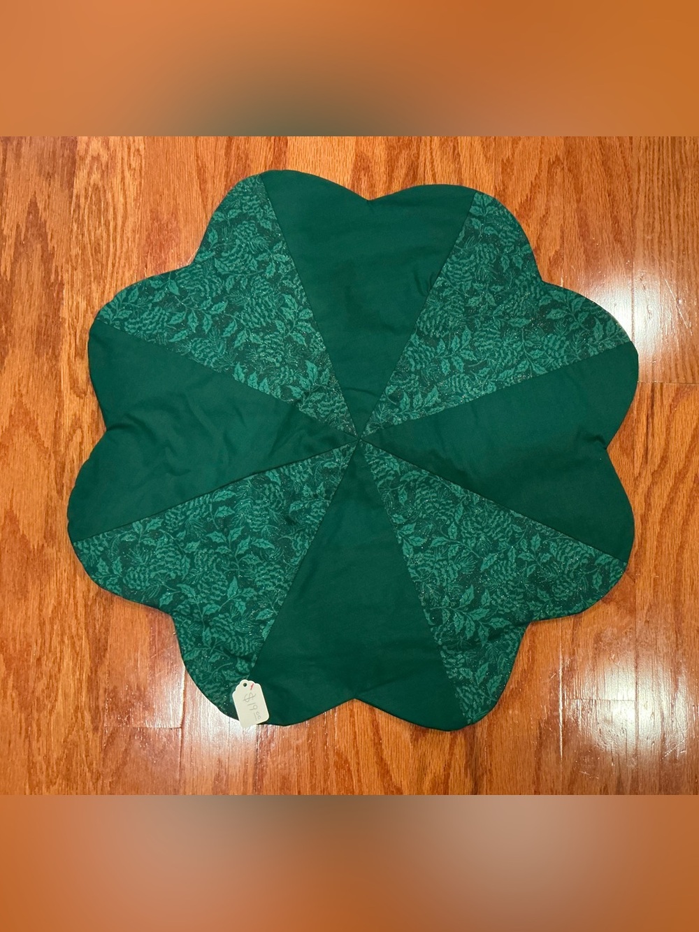Green Christmas Floral Patchwork Scalloped Table Accent
